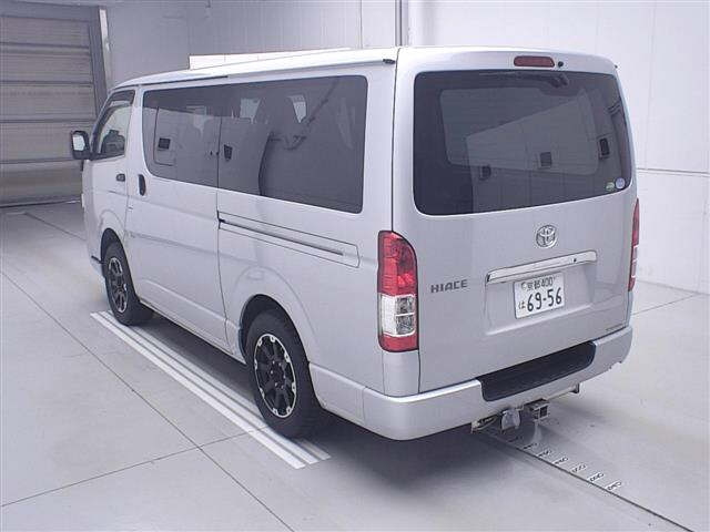 TOYOTA HIACE VAN