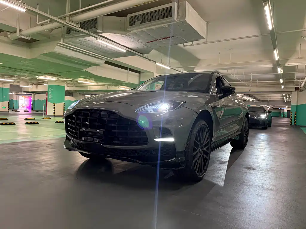 Aston Martin DBX