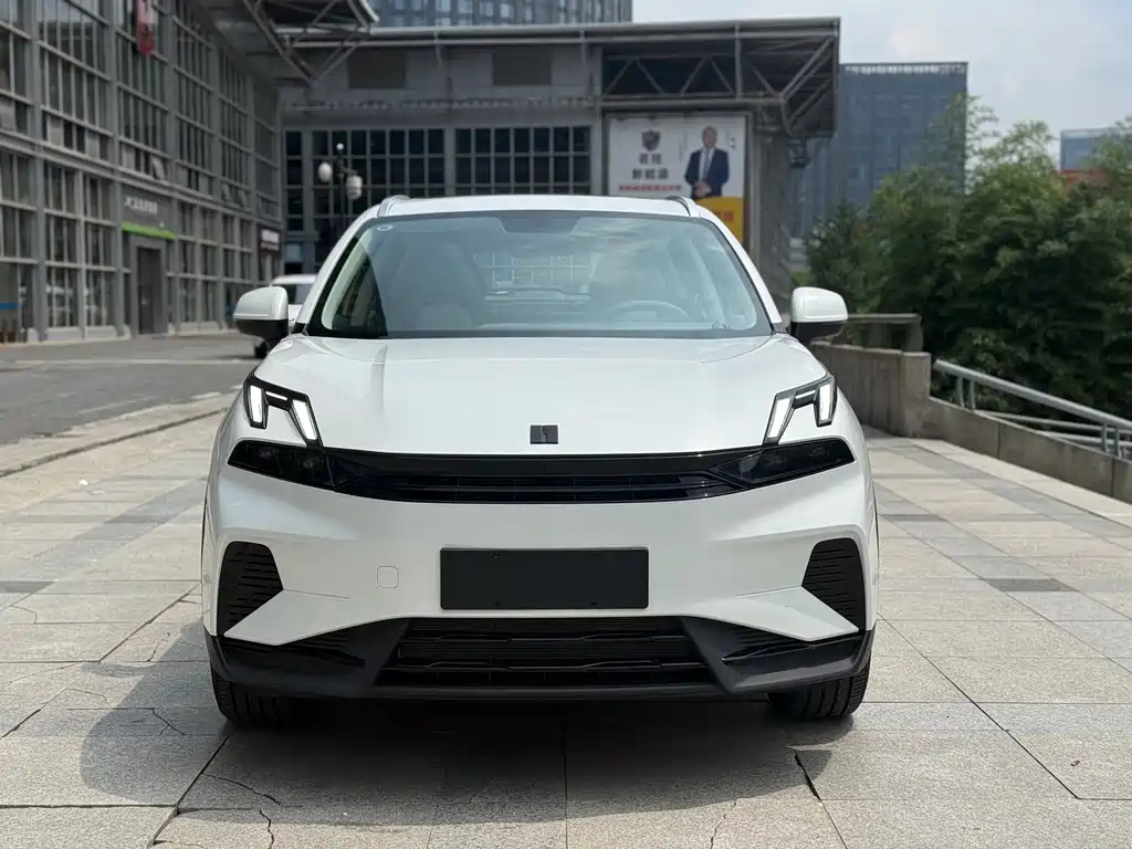 Lynk & Co 06 EM-P