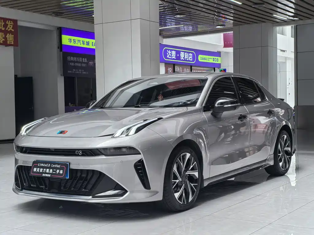 Lynk & Co 03