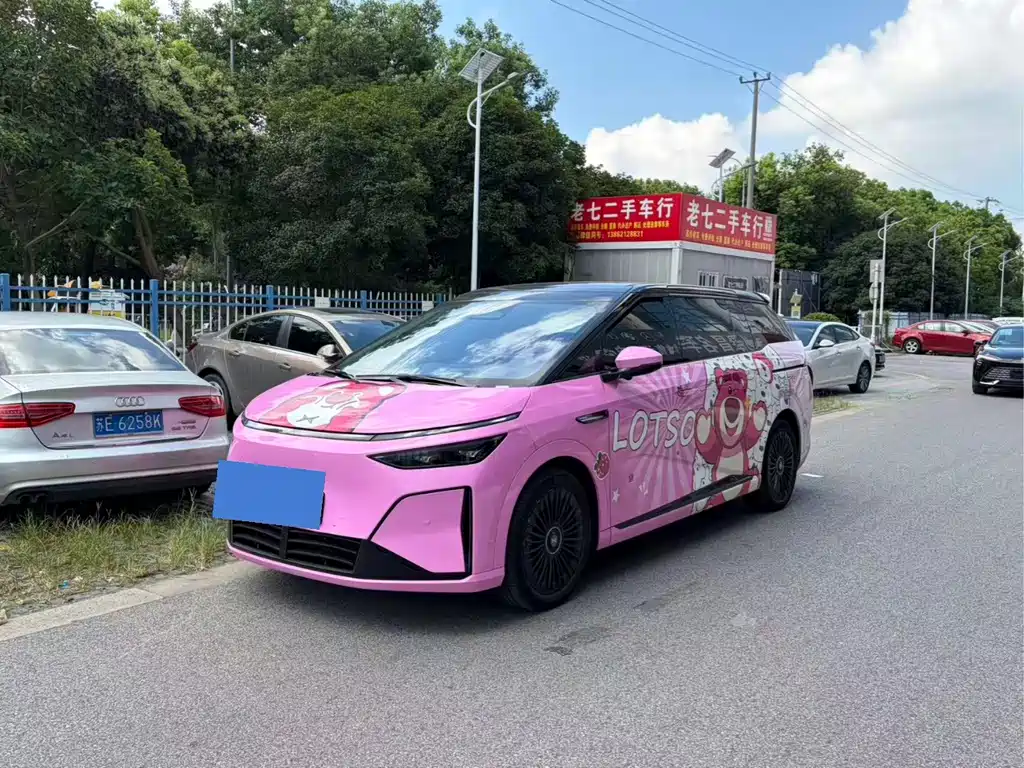 XPeng X9