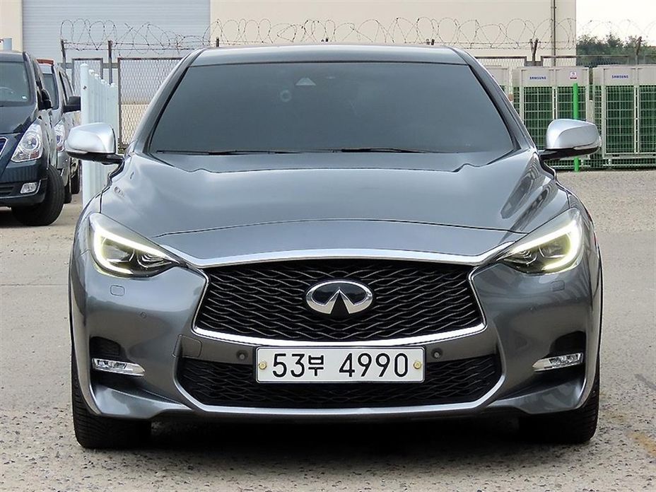 Infiniti Q30