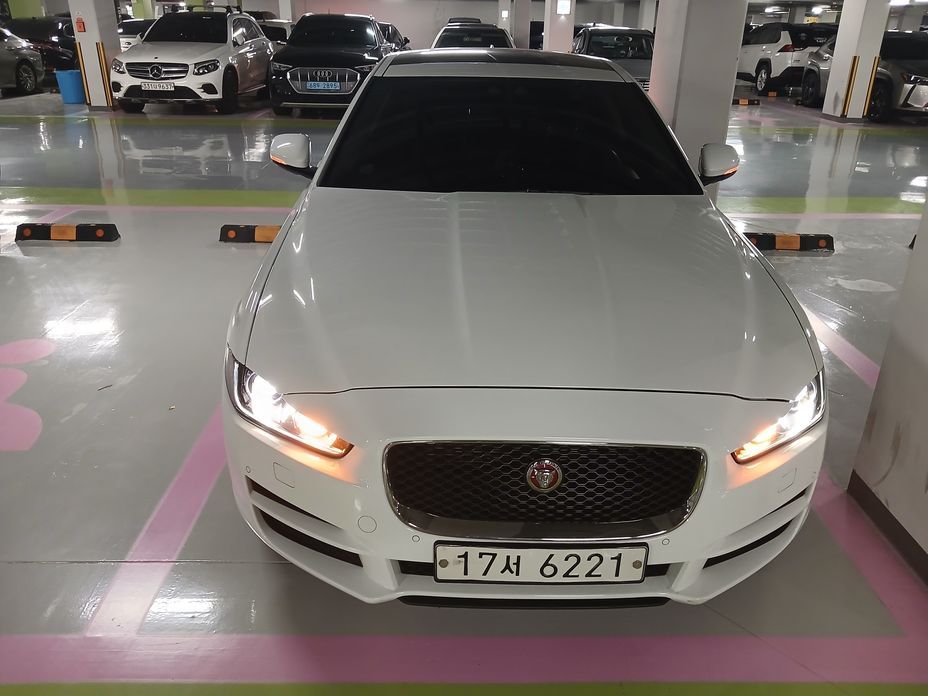 Jaguar XE