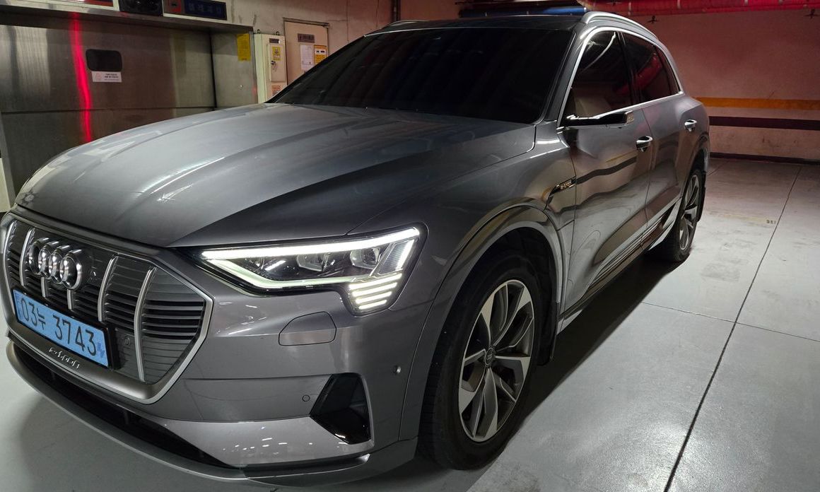 Audi e-tron