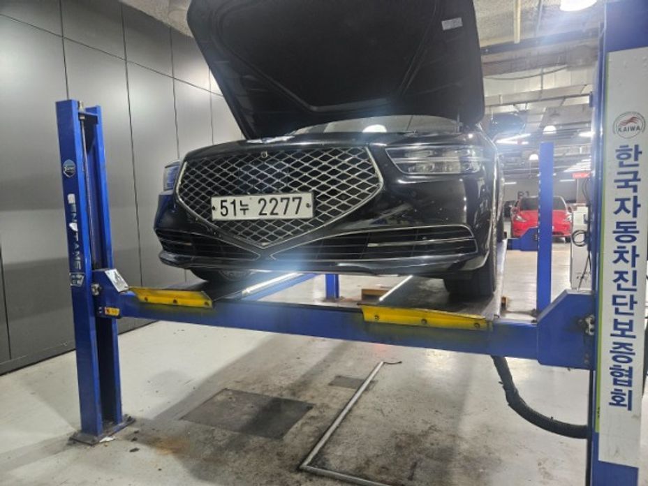 Genesis G90