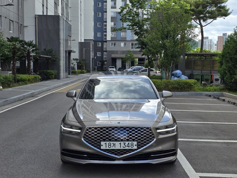 Genesis G90