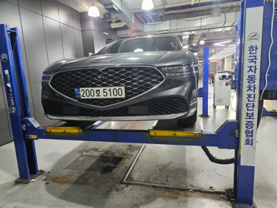 Genesis G90