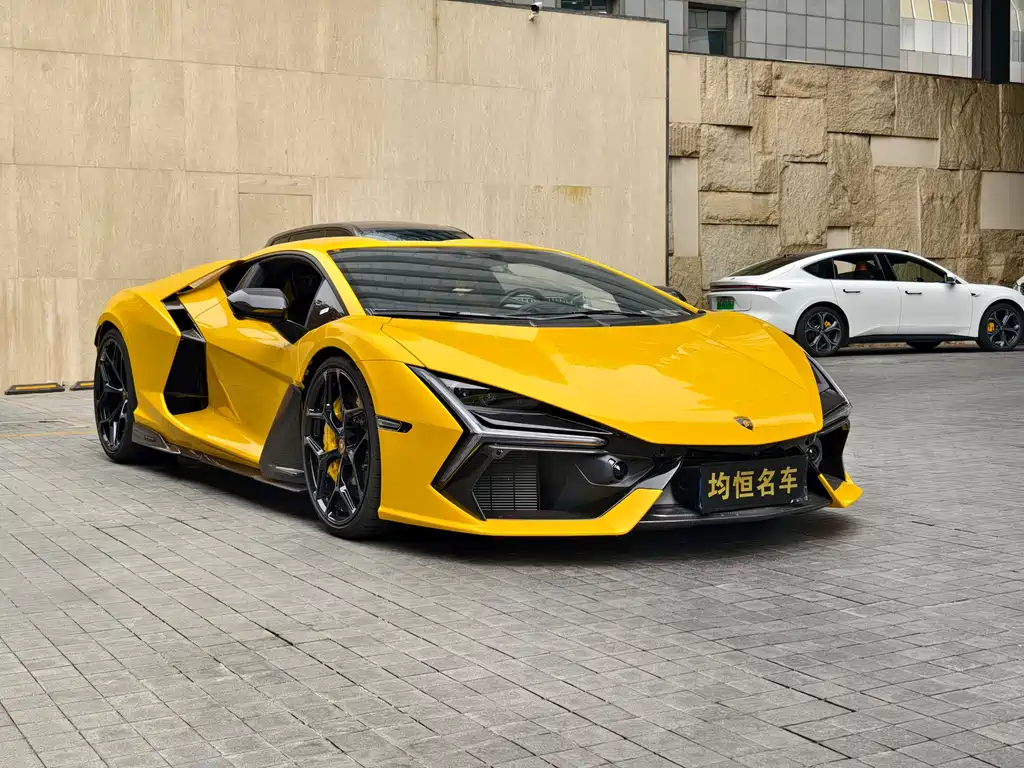 Lamborghini Revuelto