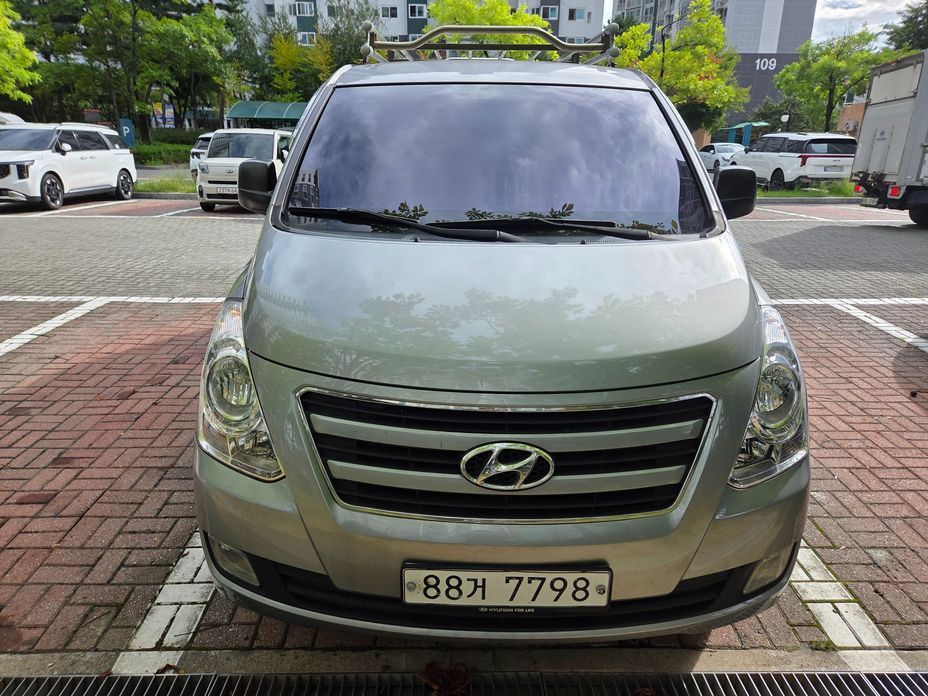 Hyundai Starex