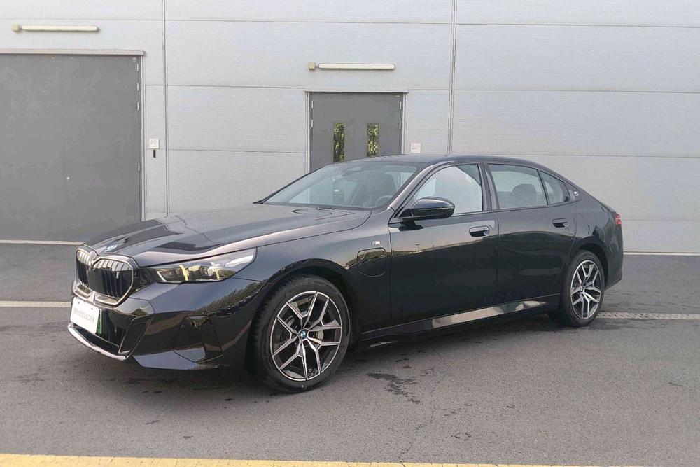 BMW BMW i5