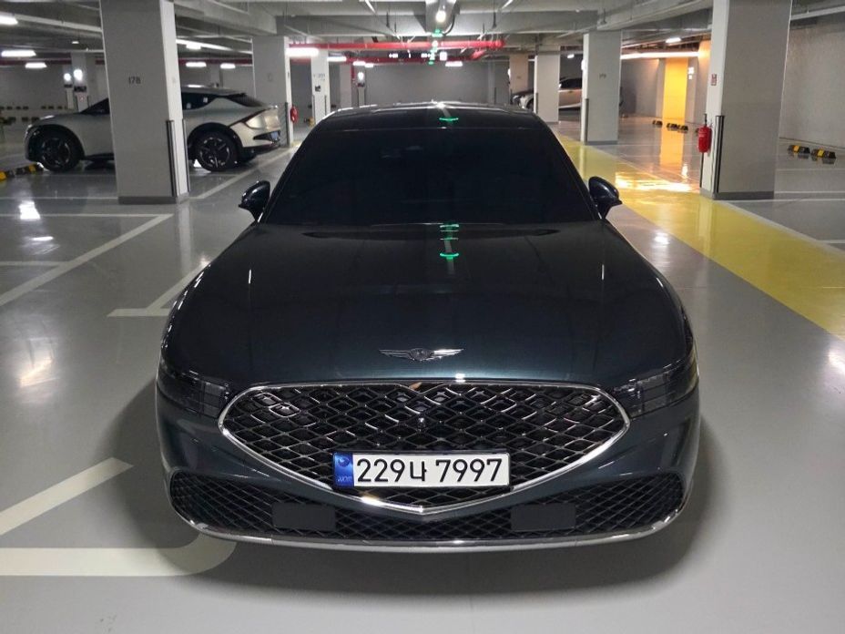 Genesis G90