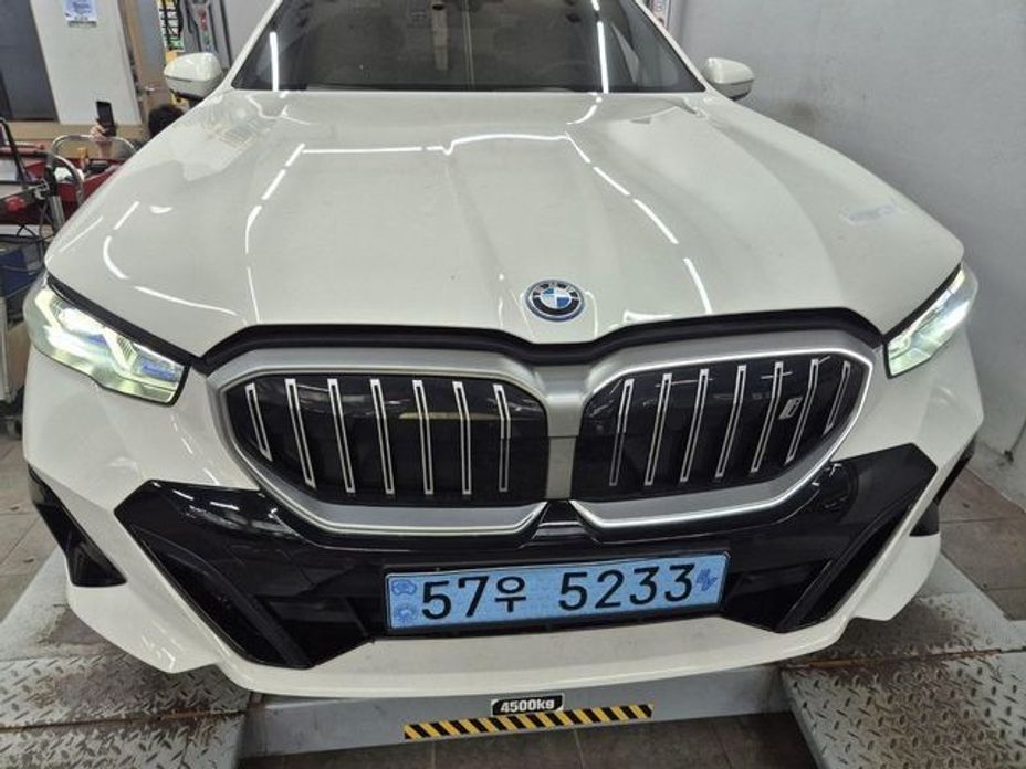BMW i5