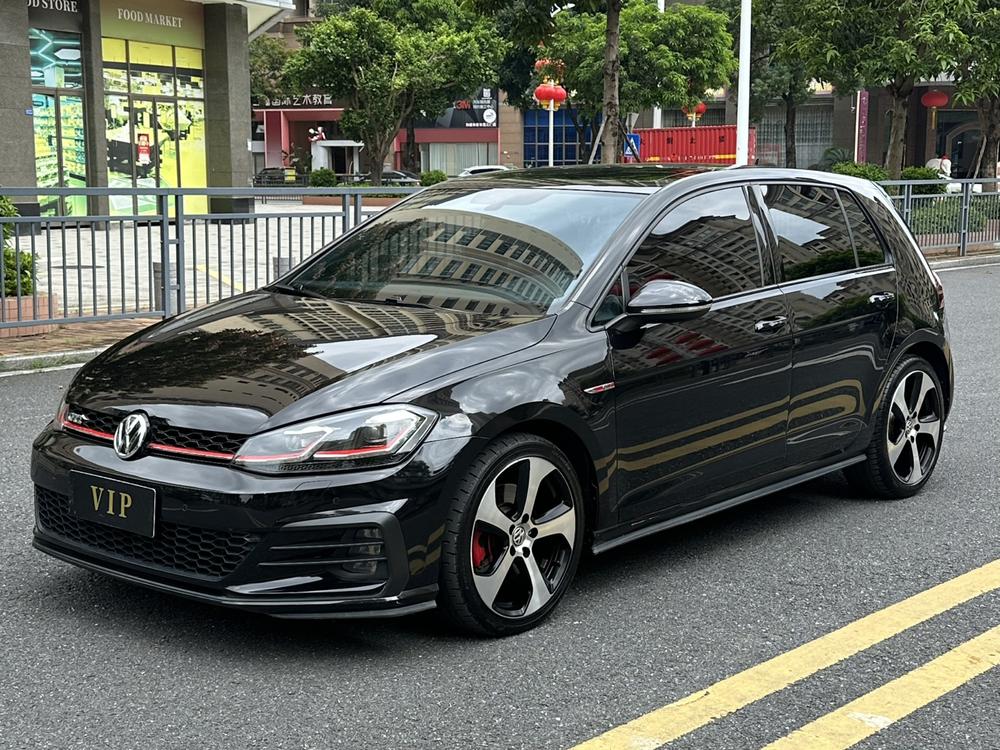 Volkswagen Golf GTI