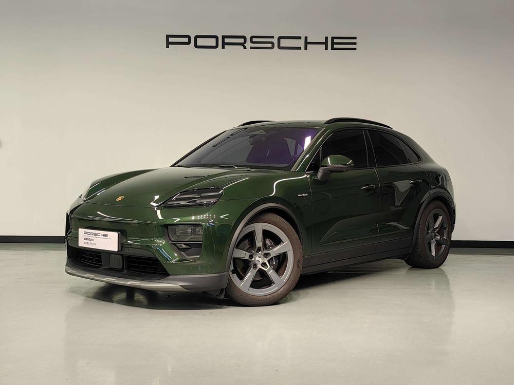 Porsche Macan EV