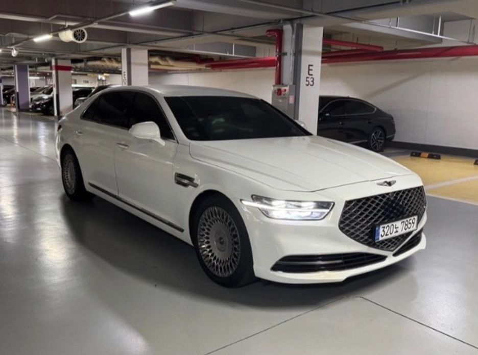 Genesis G90