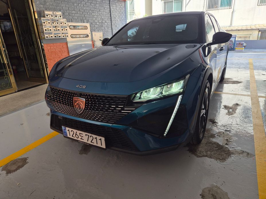 Peugeot 408