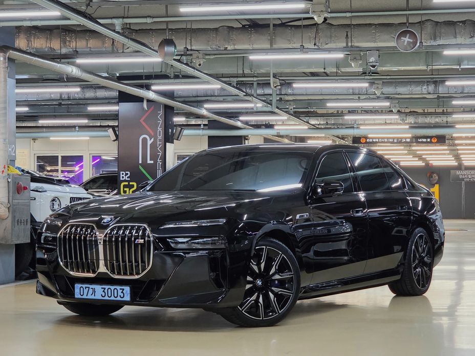 BMW i7