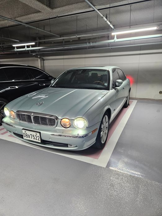 Jaguar XJ-8