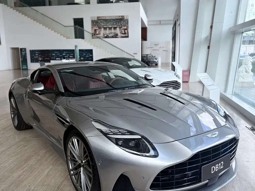Aston Martin DB12